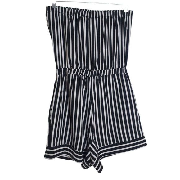 Ci Sono Women's Strapless Romper 6 Chic Black White Stripes Halter Resort Beach - Picture 1 of 4